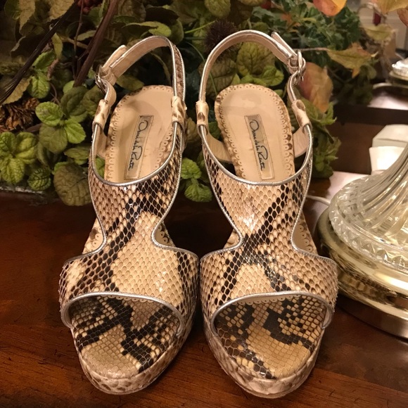 Oscar de la Renta Python Snakeskin Platform Heels - Picture 1 of 7
